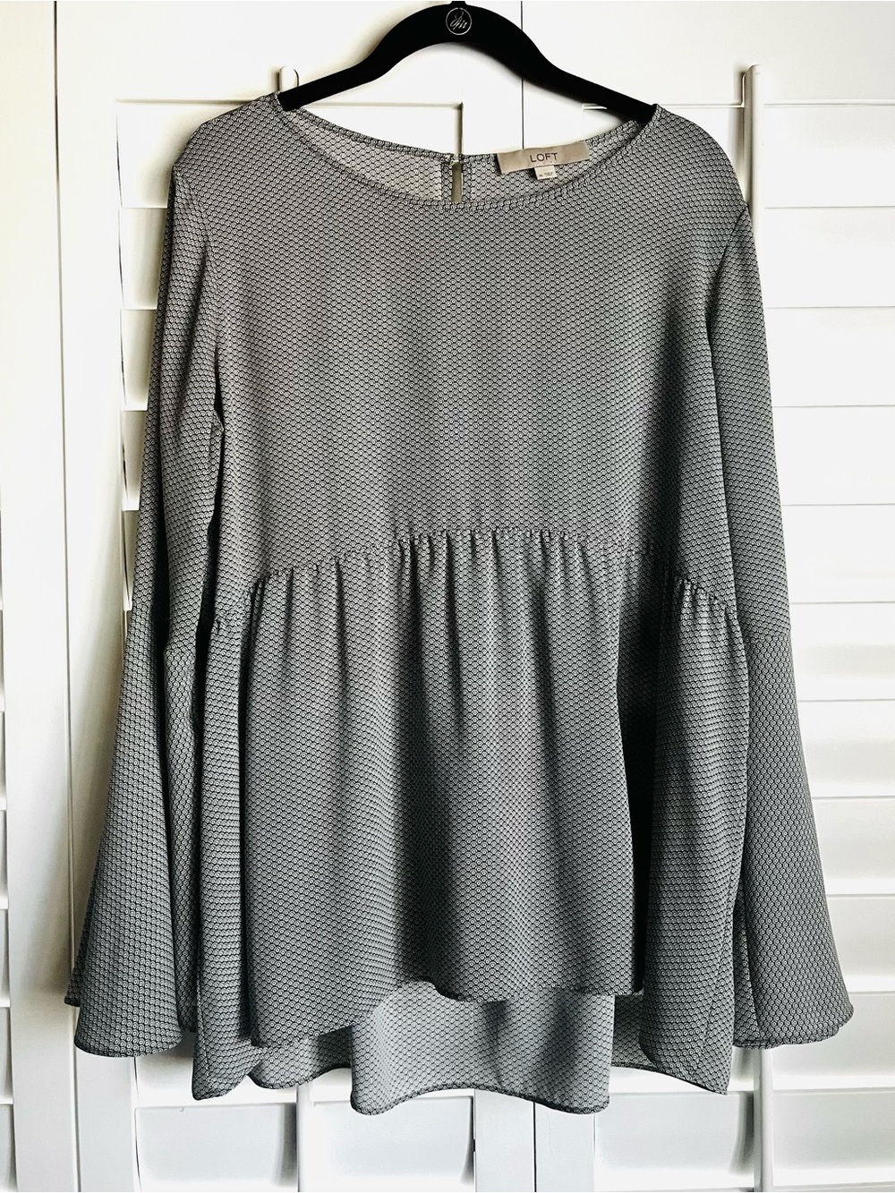 LOFT Light Gray Flared Sleeves Top. M